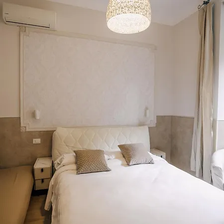 Mirabilia House 4*